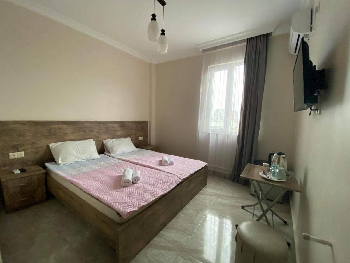 Family Hotel Batumi Kültér fotó