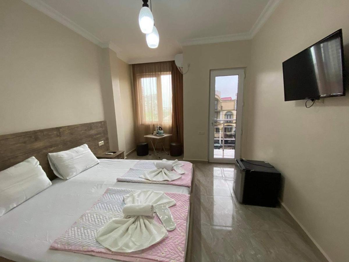 Family Hotel Batumi Kültér fotó